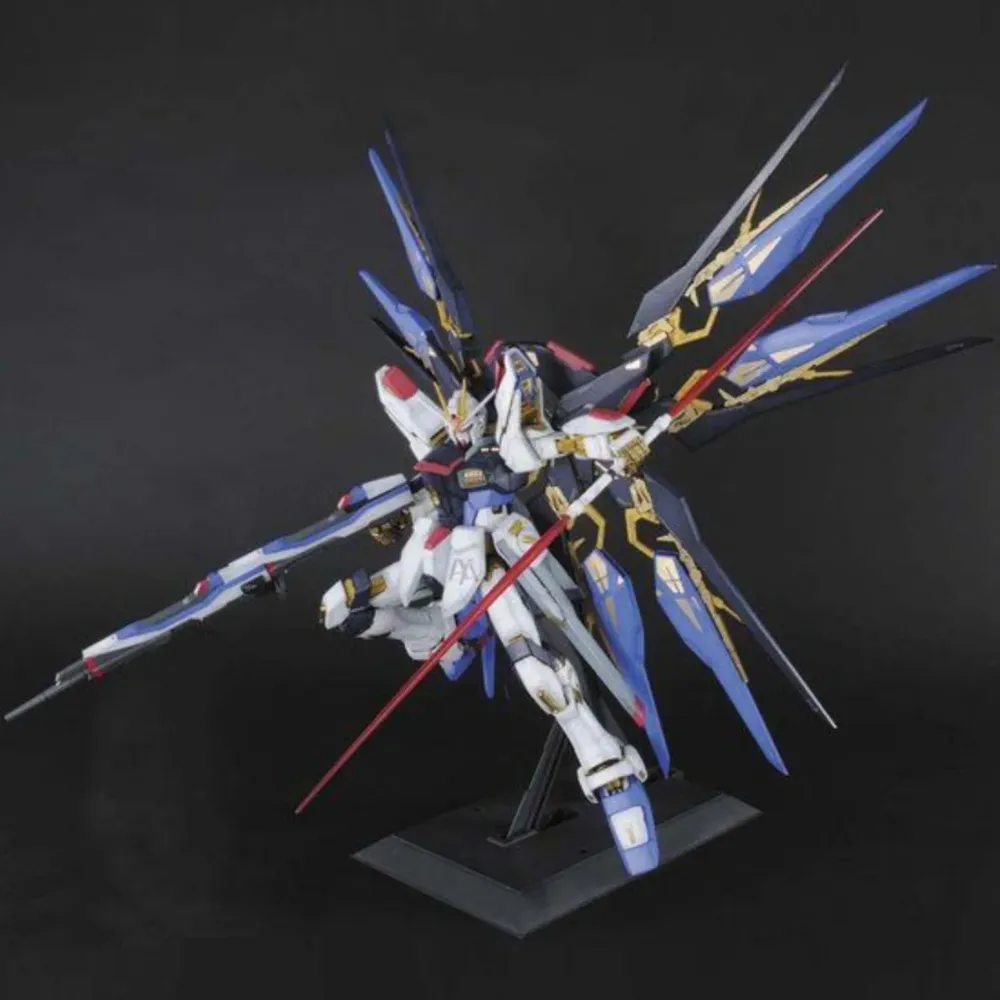 BandaiHobbyPG160STRIKEFREEDOMGUNDAM (1)